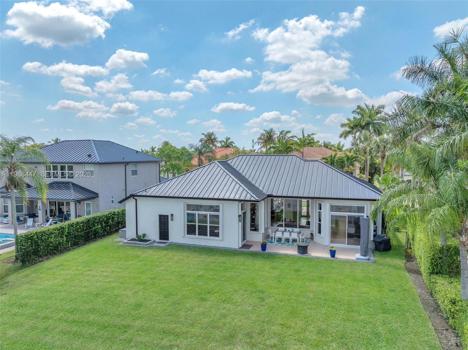 15977 SW 13th St Pembroke Pines, FL 33027