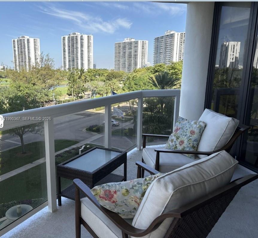 20185 E Country Clb Dr #405