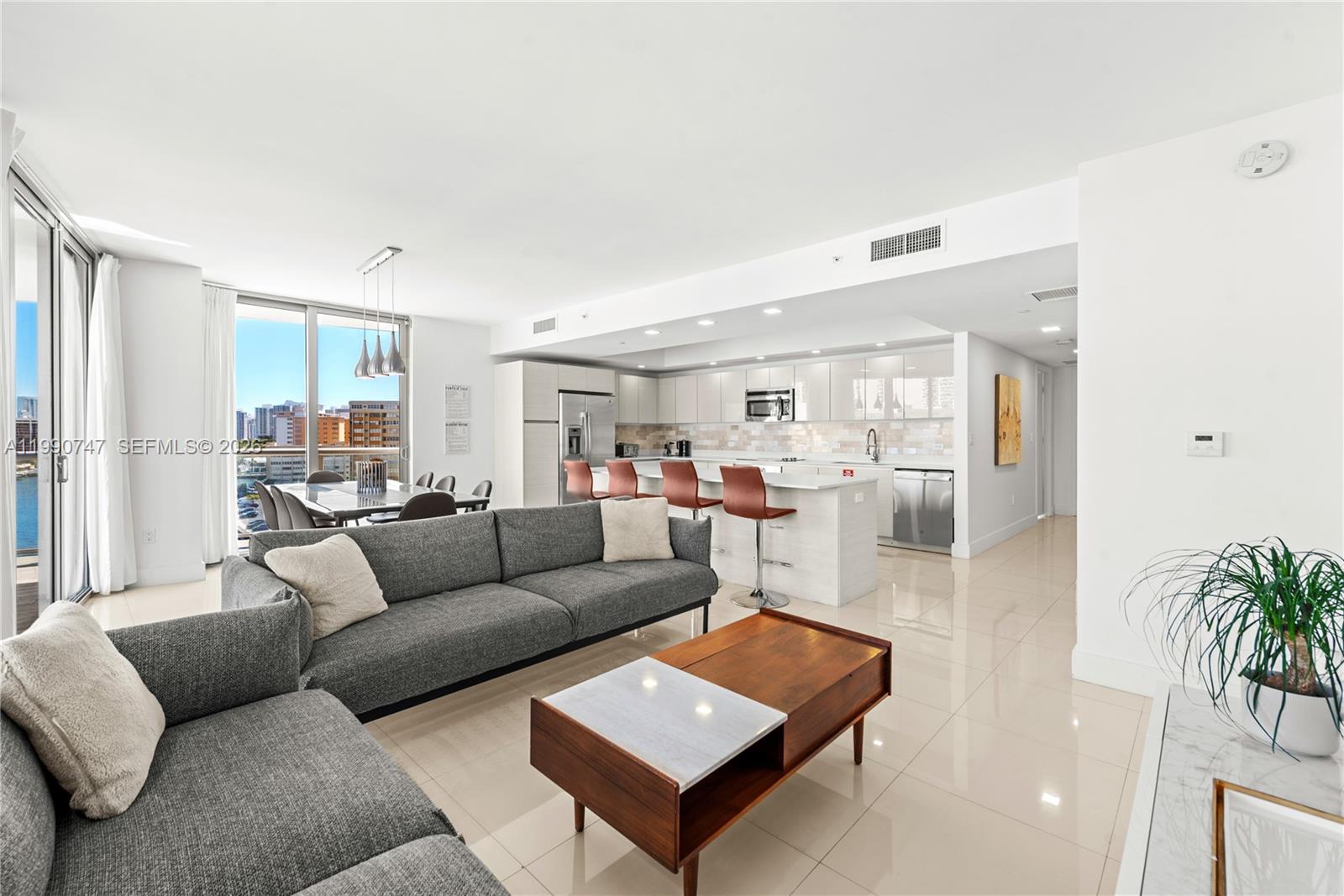 image Beachwalk Condominium4