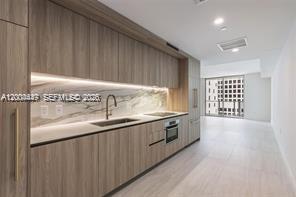 77 SE 5th St #312 Miami, FL 33131