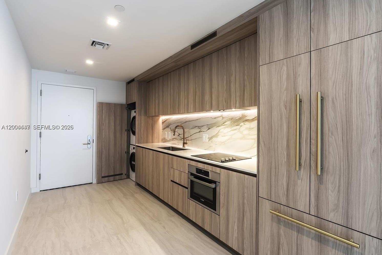 77 SE 5th St #312 Miami, FL 33131