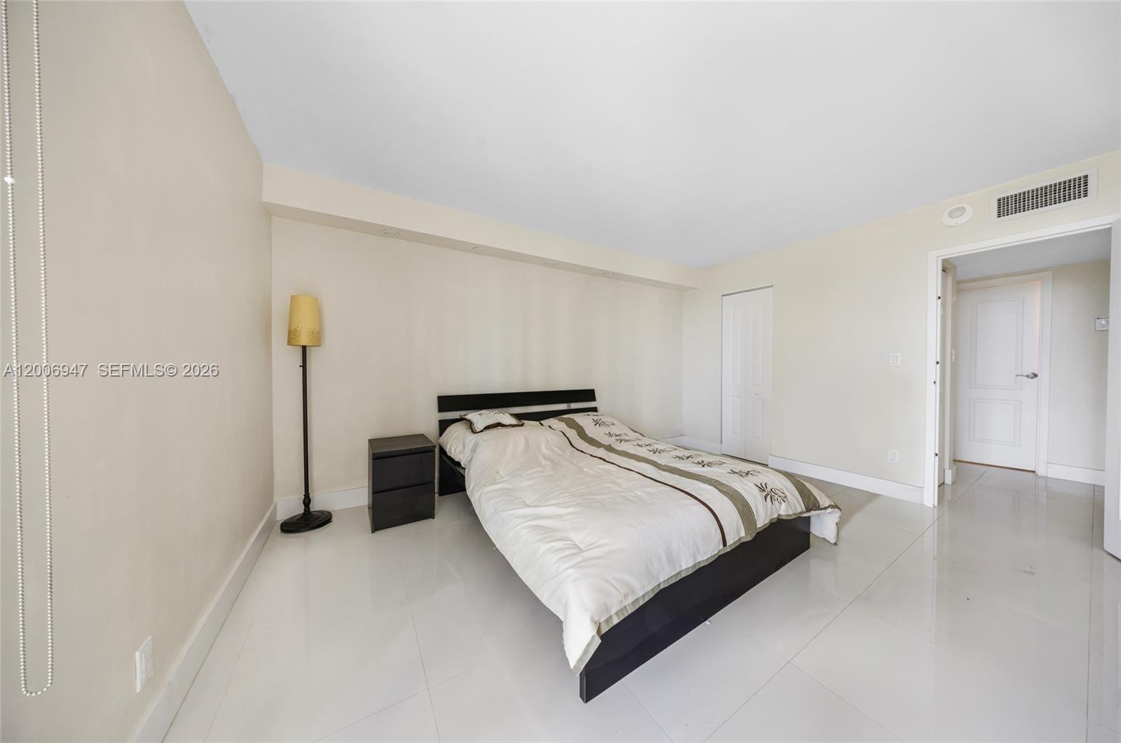 image Arlen House East15