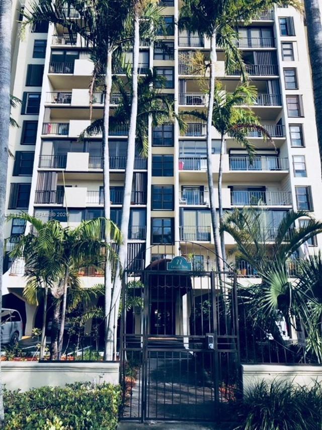 77 Crandon Blvd #2E