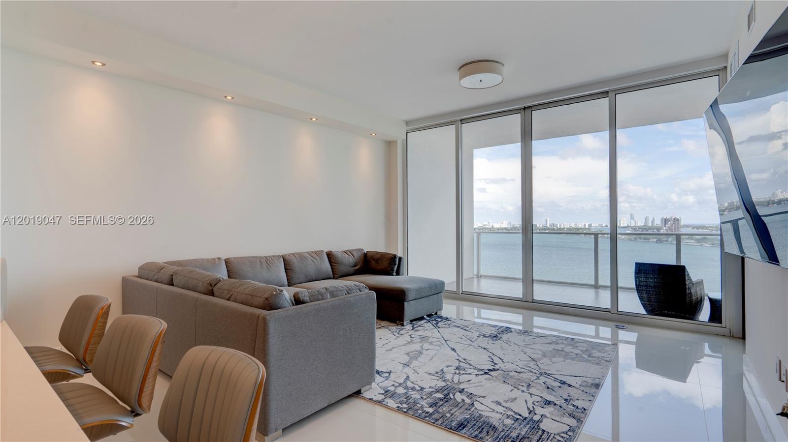 image Paramount Bay14