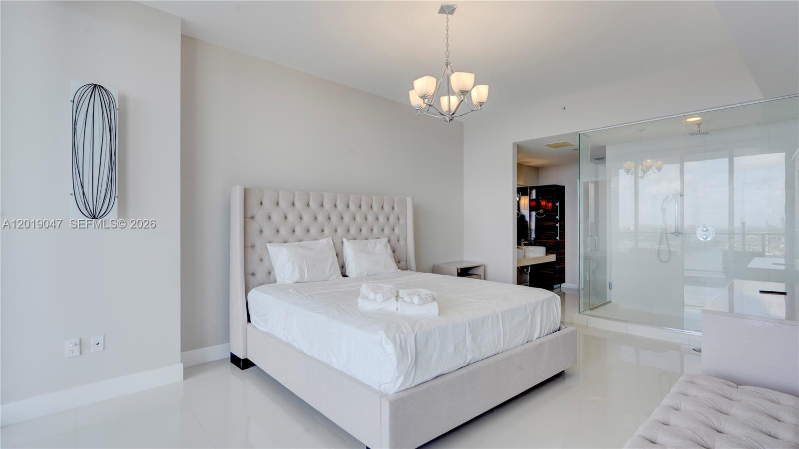 image Paramount Bay35
