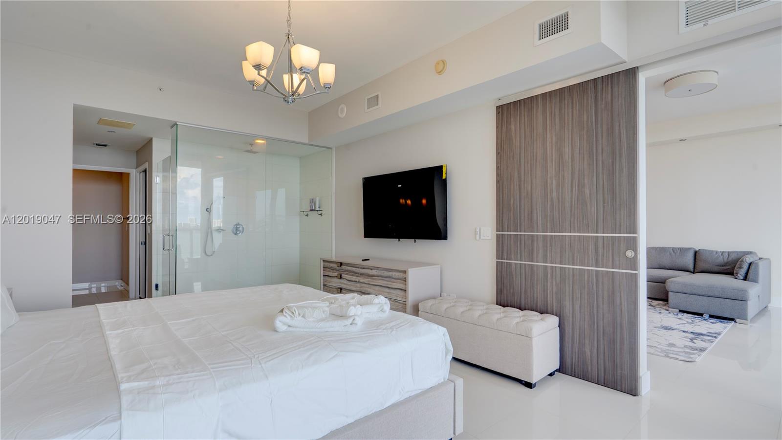 image Paramount Bay36