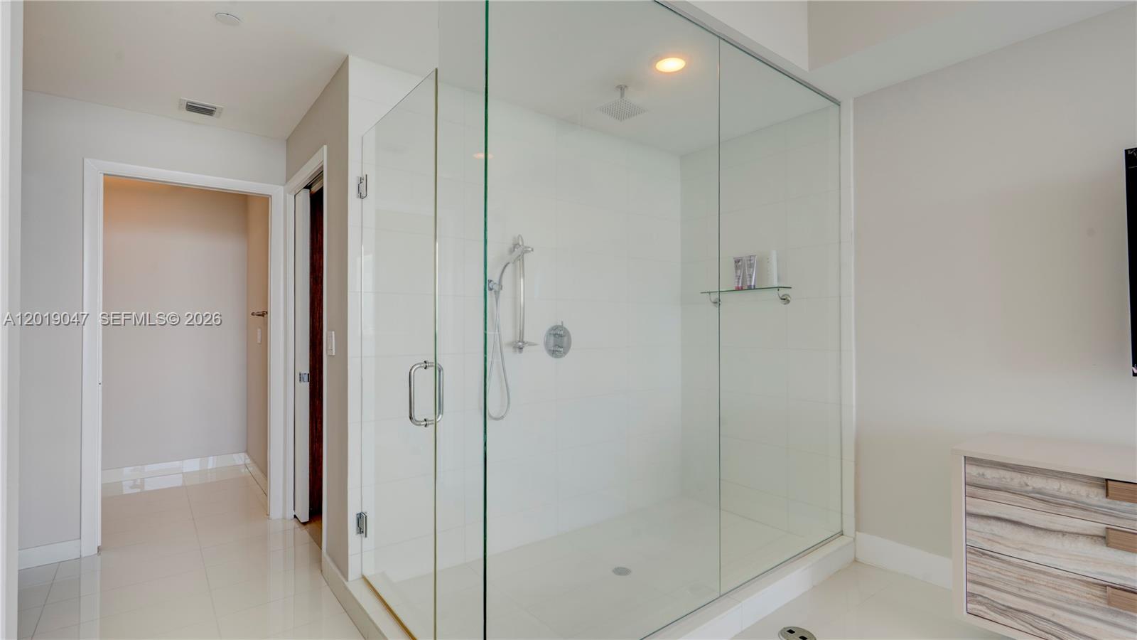 image Paramount Bay37