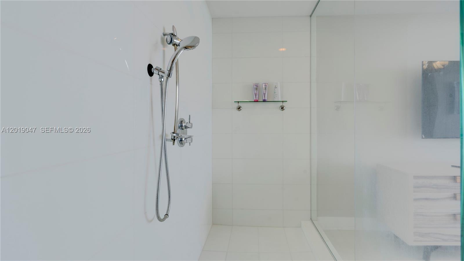 image Paramount Bay43
