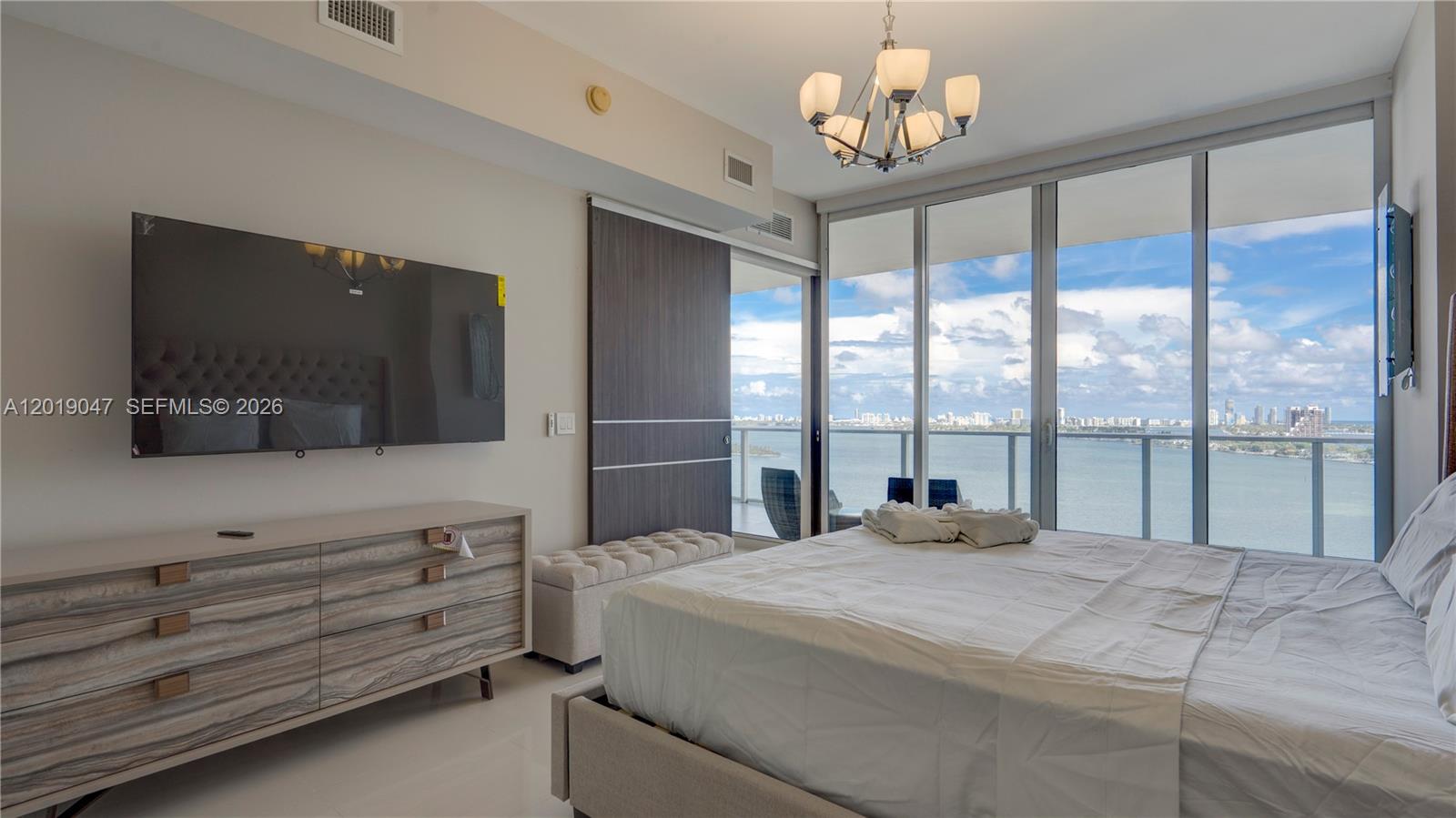 image Paramount Bay45