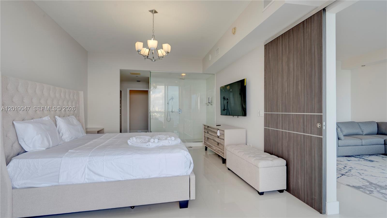 image Paramount Bay46