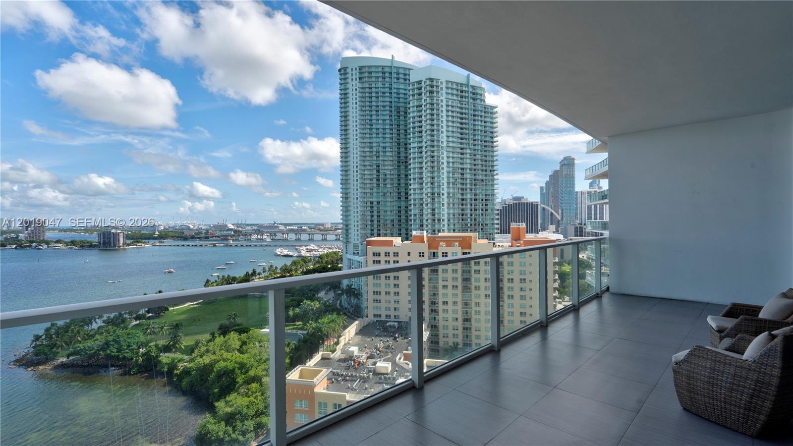 image Paramount Bay50