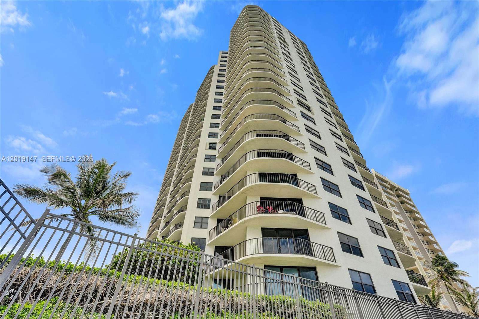 5420 N Ocean Dr #2201 Singer Island, FL 33404