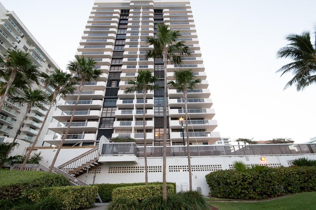 5757 Collins Ave #703