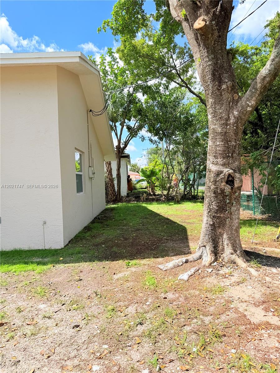 1555 NW 6th Ave Pompano Beach, FL 33060