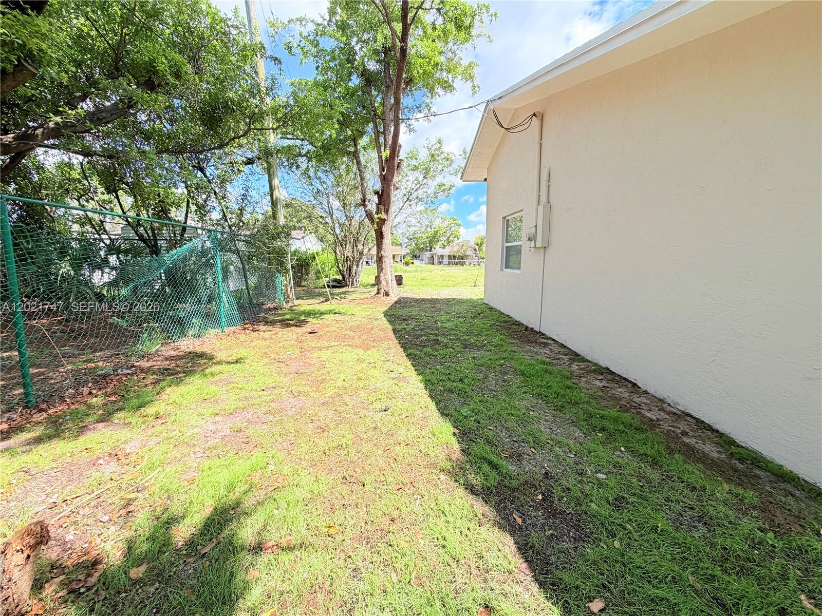 1555 NW 6th Ave Pompano Beach, FL 33060