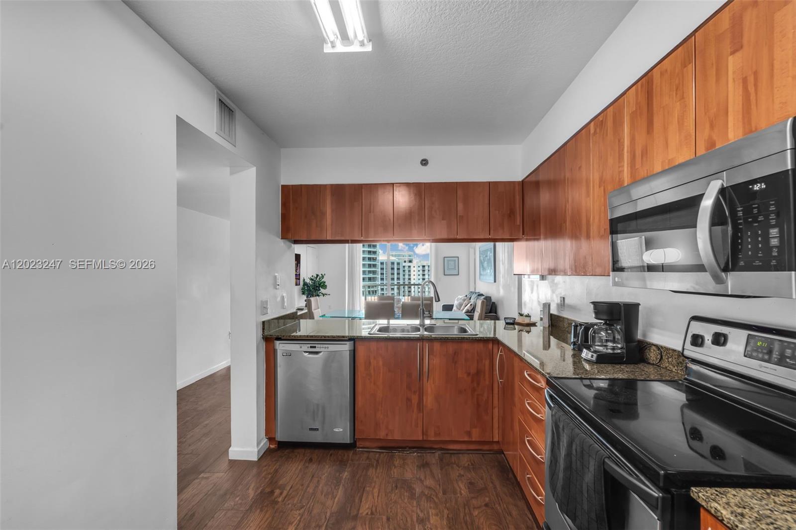 image The Club at Brickell Bay7