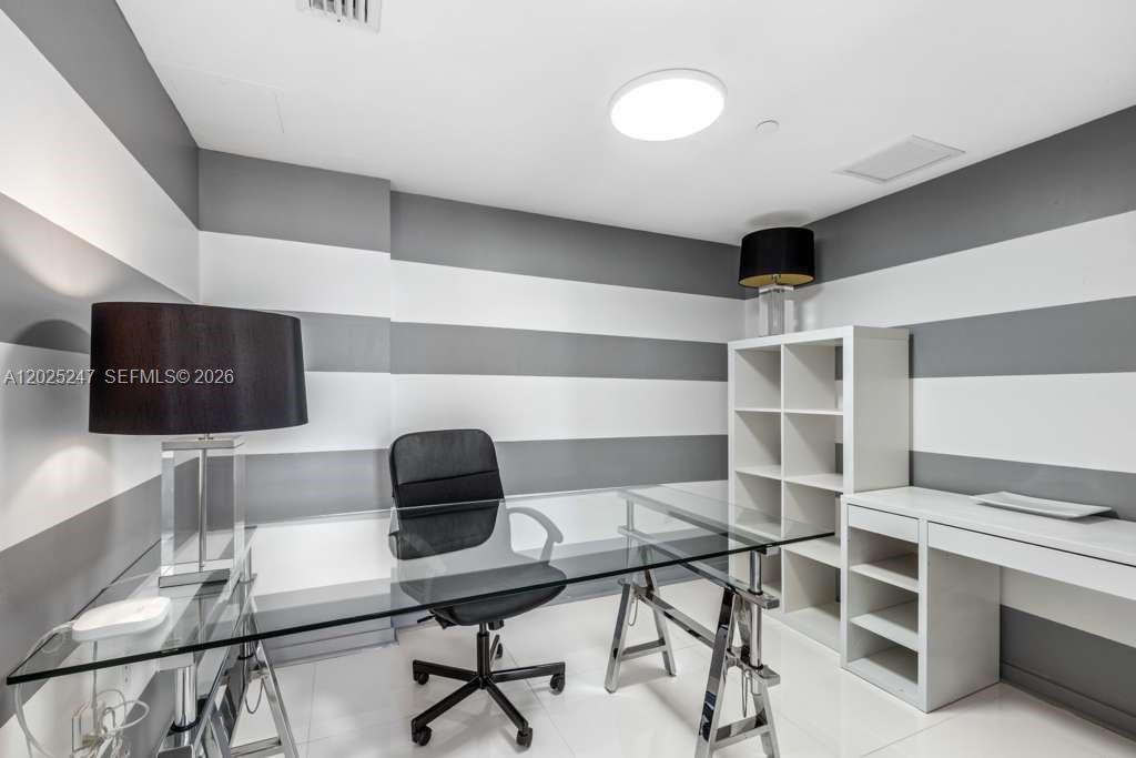 31 SE 6th St #2101 Miami, FL 33131