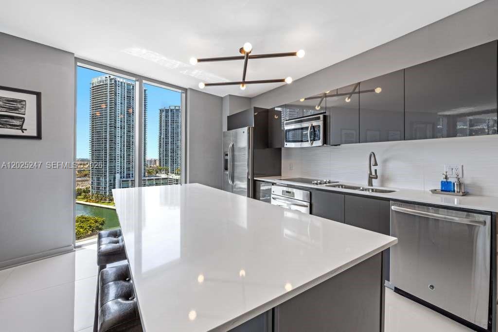 31 SE 6th St #2101 Miami, FL 33131