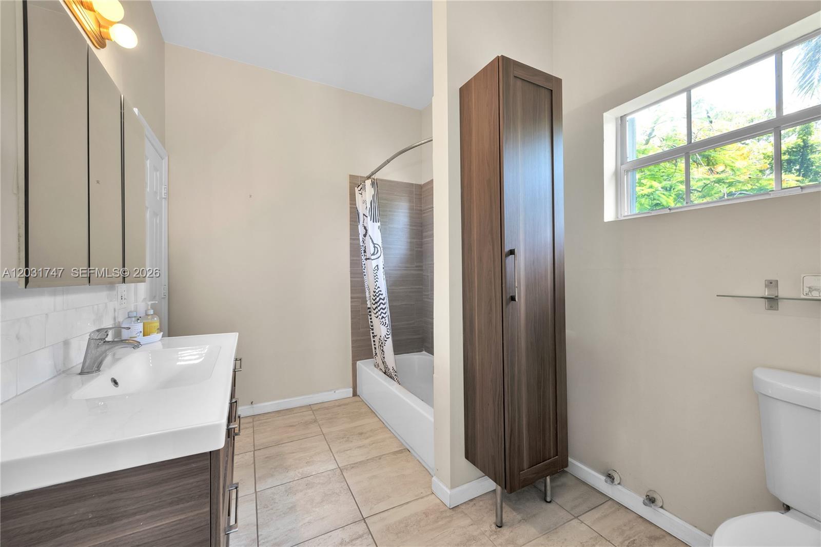 2850 Coconut #15 Miami, FL 33133
