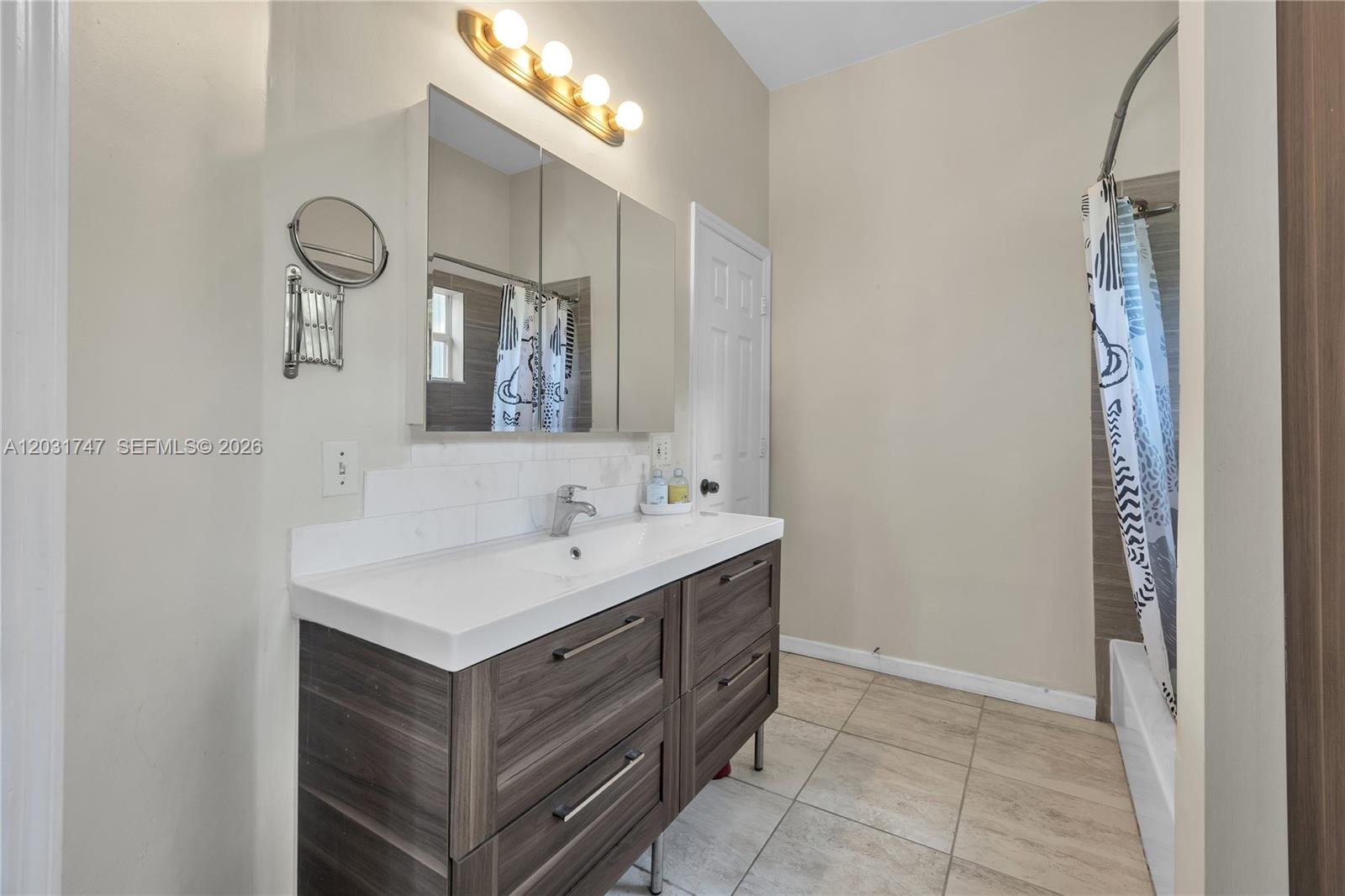 2850 Coconut #15 Miami, FL 33133