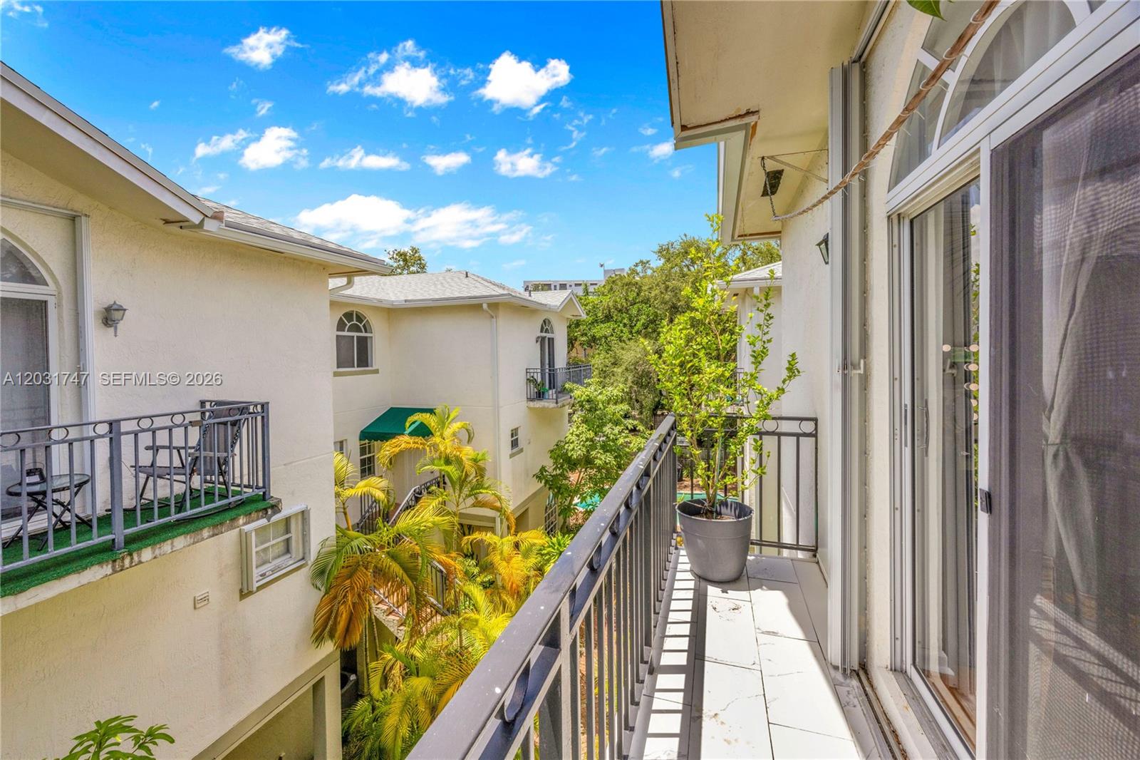 2850 Coconut #15 Miami, FL 33133