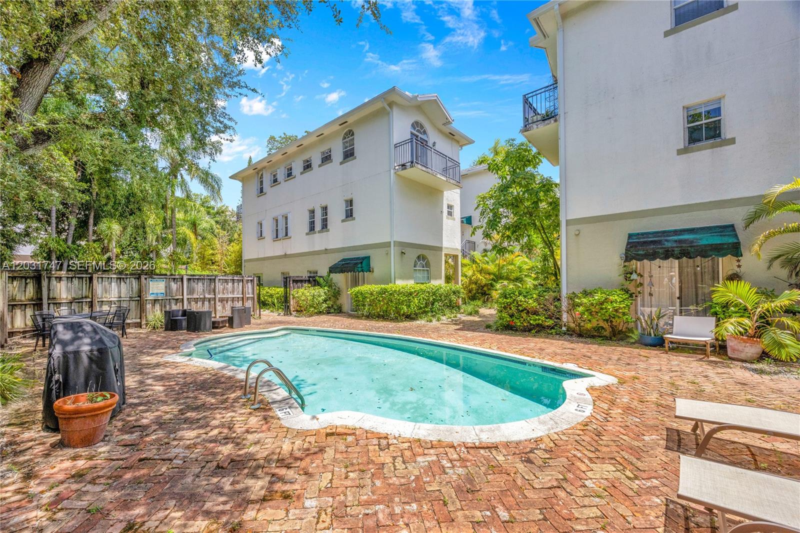 2850 Coconut #15 Miami, FL 33133