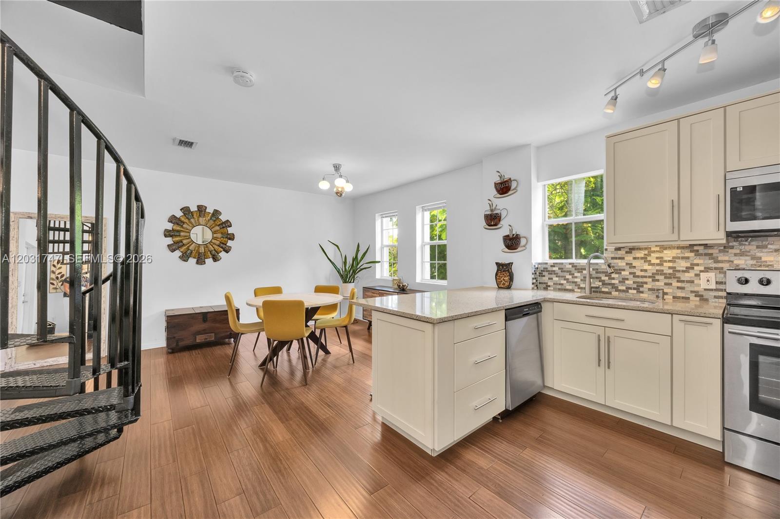 2850 Coconut #15 Miami, FL 33133
