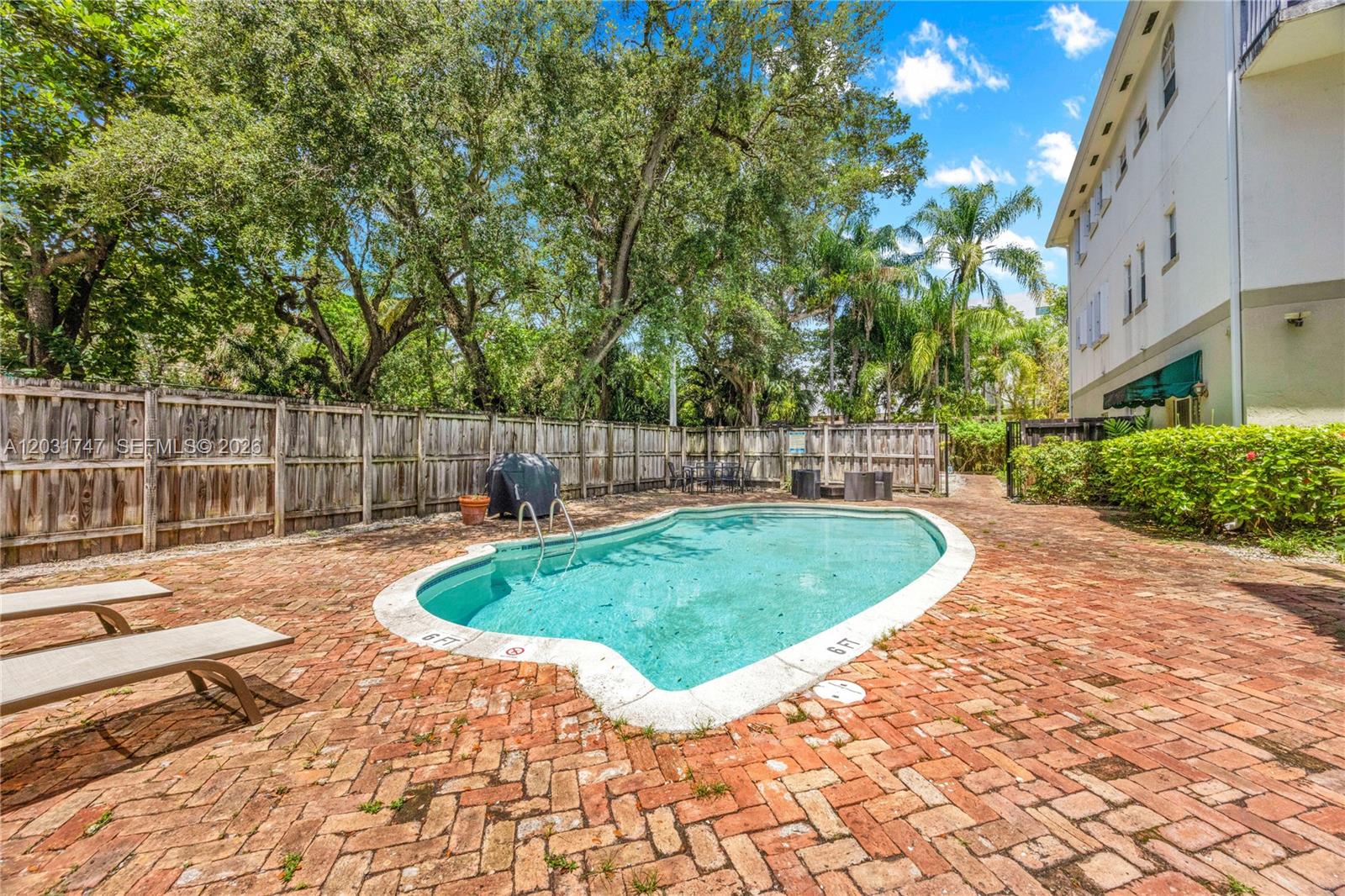 2850 Coconut #15 Miami, FL 33133