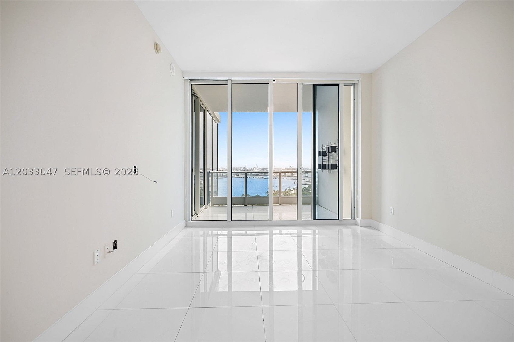 image Paramount Bay11