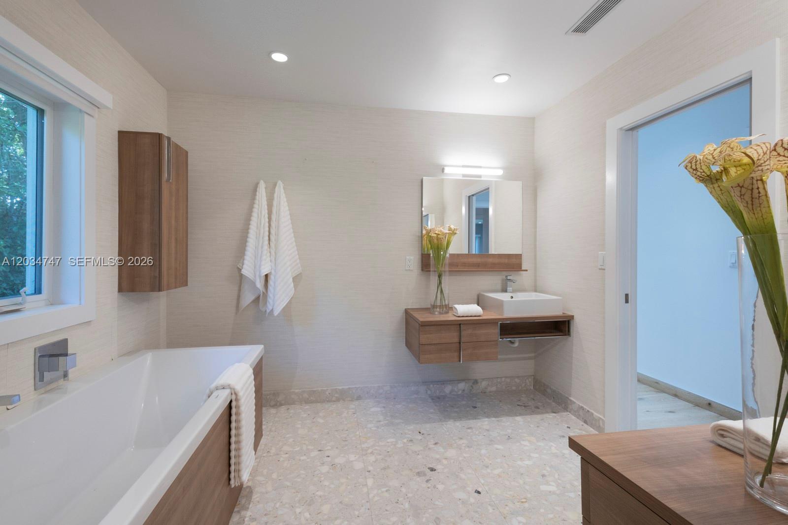 5780 Las Palmas Coral Gables, FL 33156