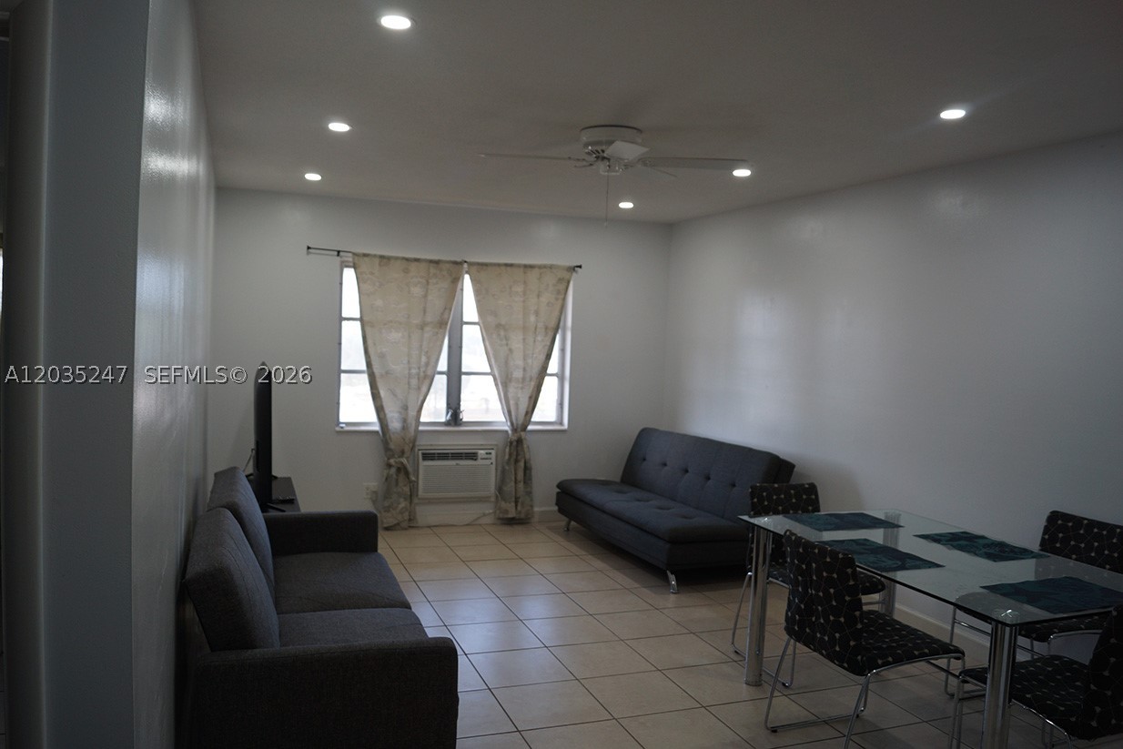 1250 E Sample Rd #303
