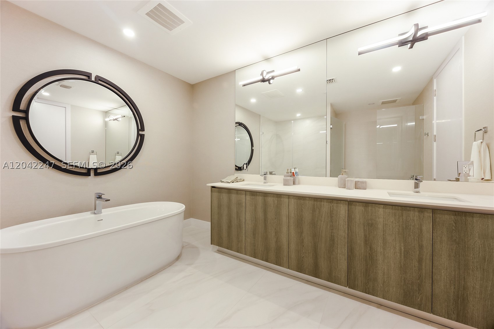 17550 Collins Ave #702 Sunny Isles Beach, FL 33160