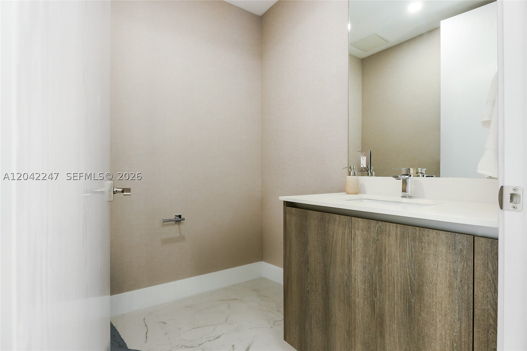 17550 Collins Ave #702 Sunny Isles Beach, FL 33160