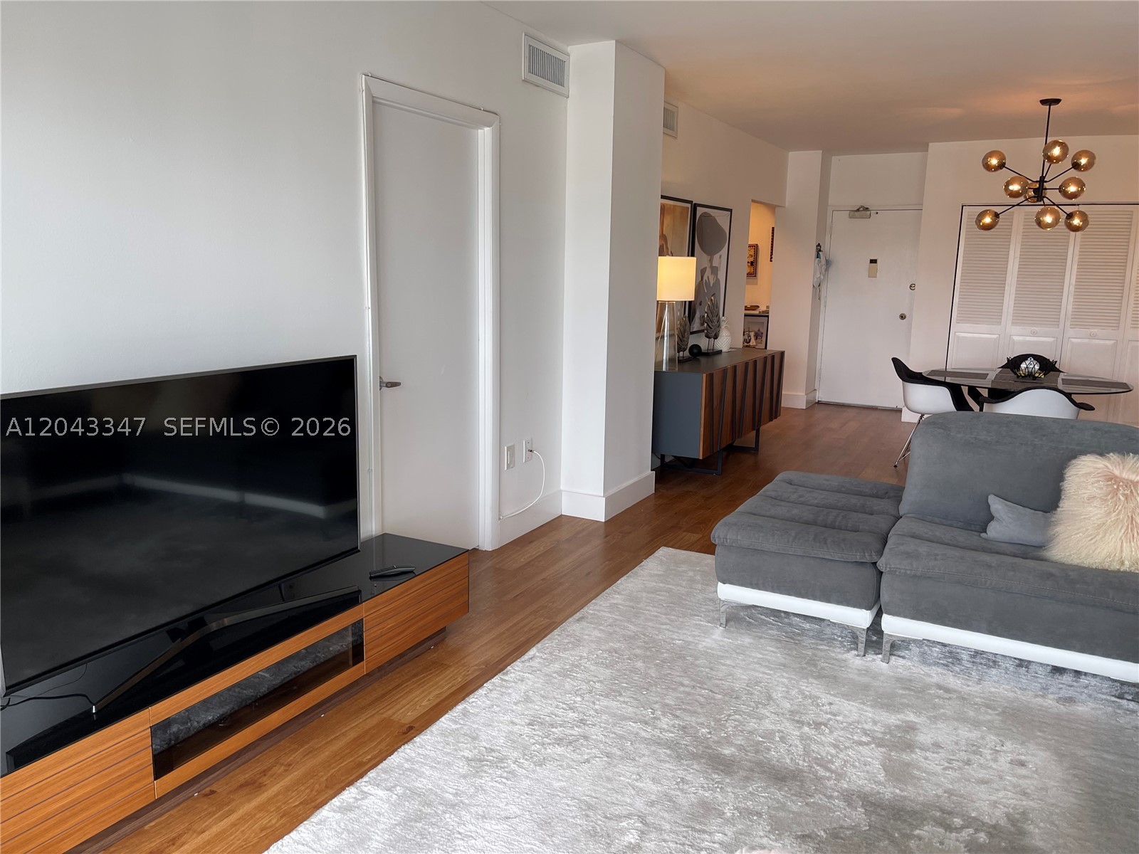 image Arlen House West8