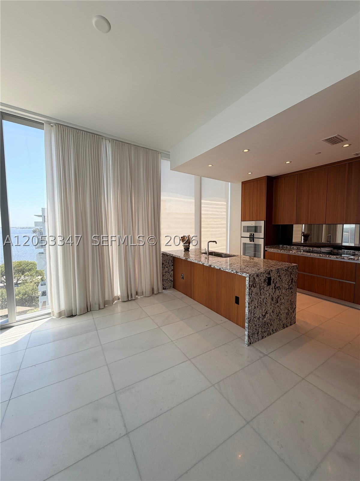 175 SE 25th Rd #902 Miami, FL 33129