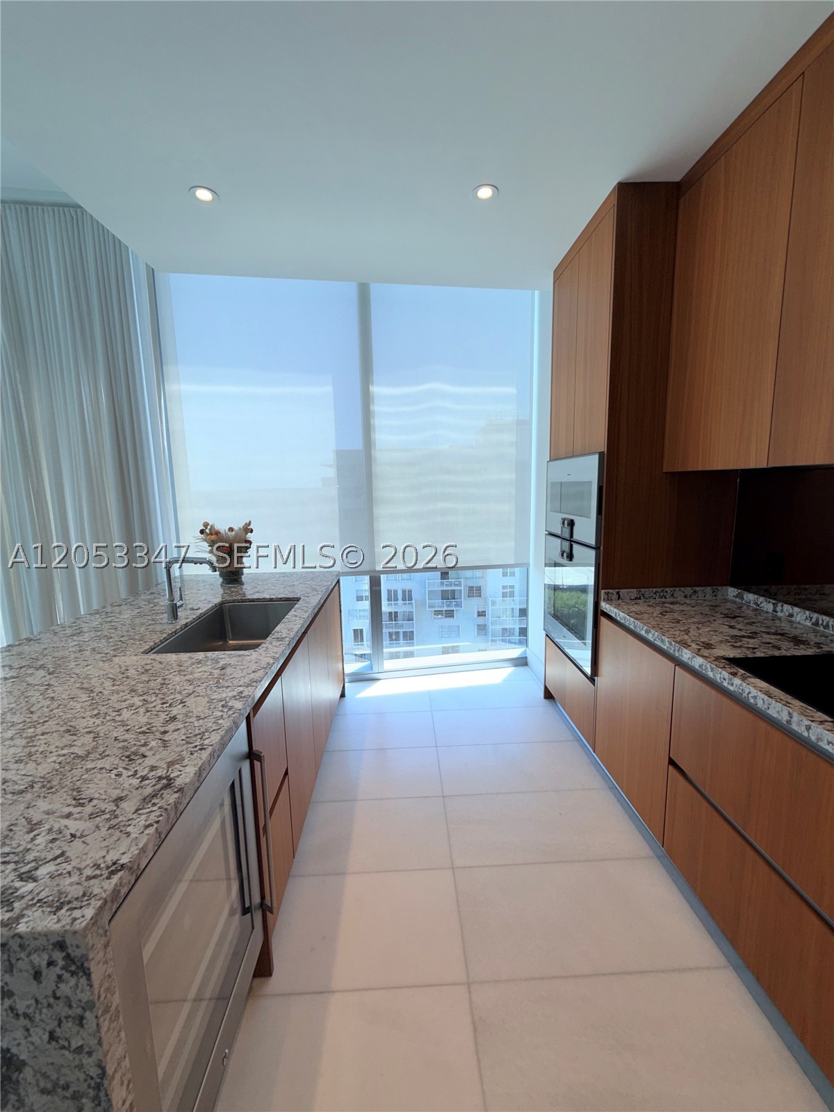 175 SE 25th Rd #902 Miami, FL 33129