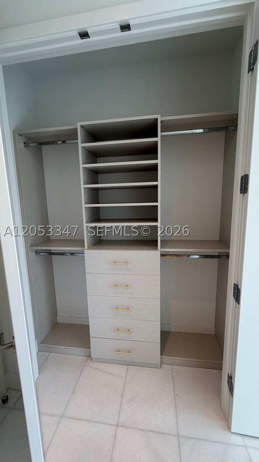 175 SE 25th Rd #902 Miami, FL 33129