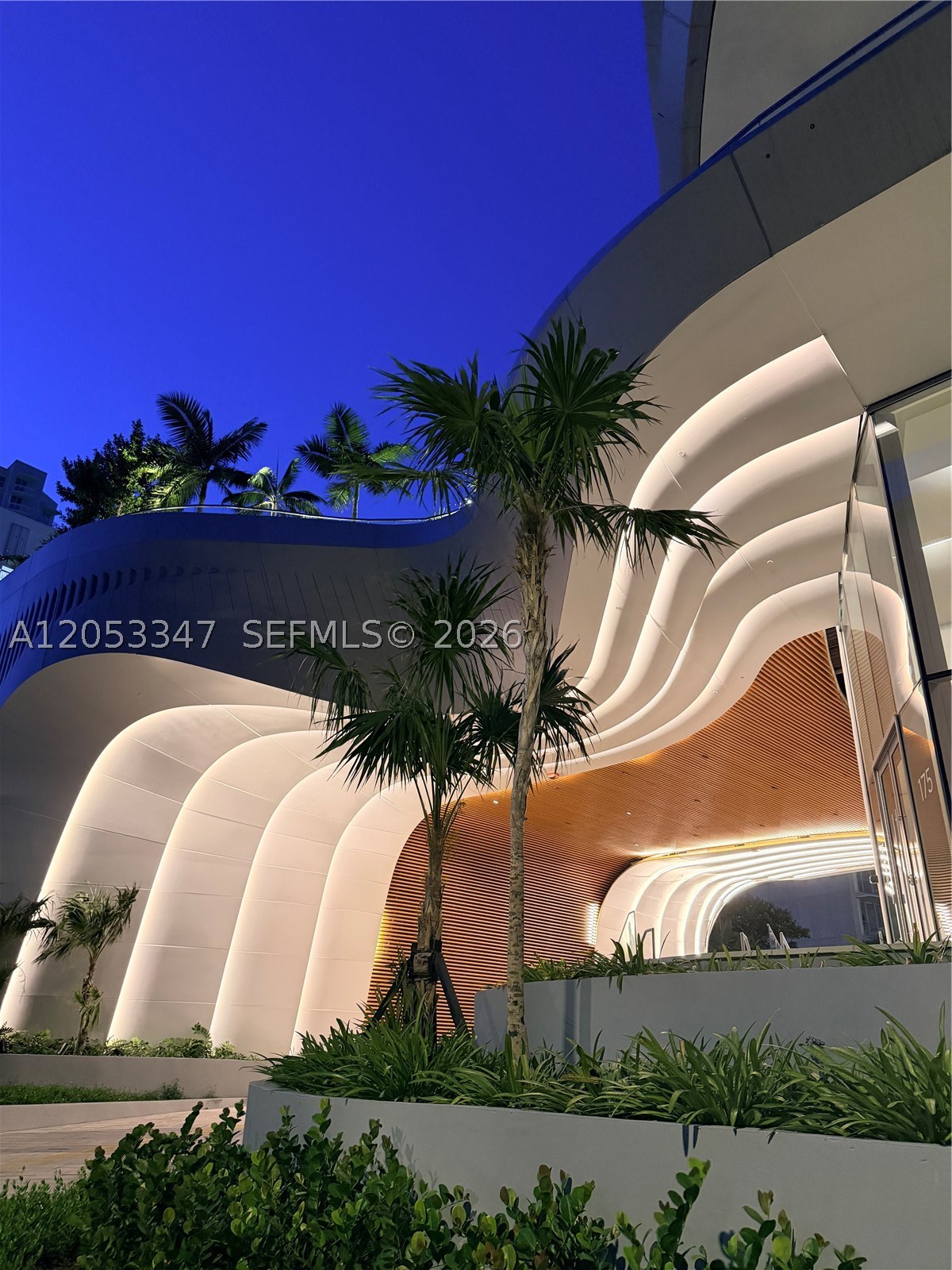 175 SE 25th Rd #902 Miami, FL 33129