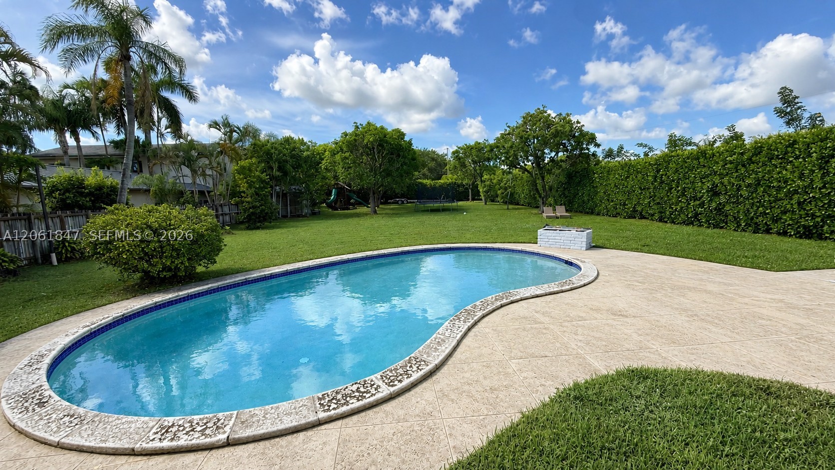 7550 SW 75th St Miami, FL 33143