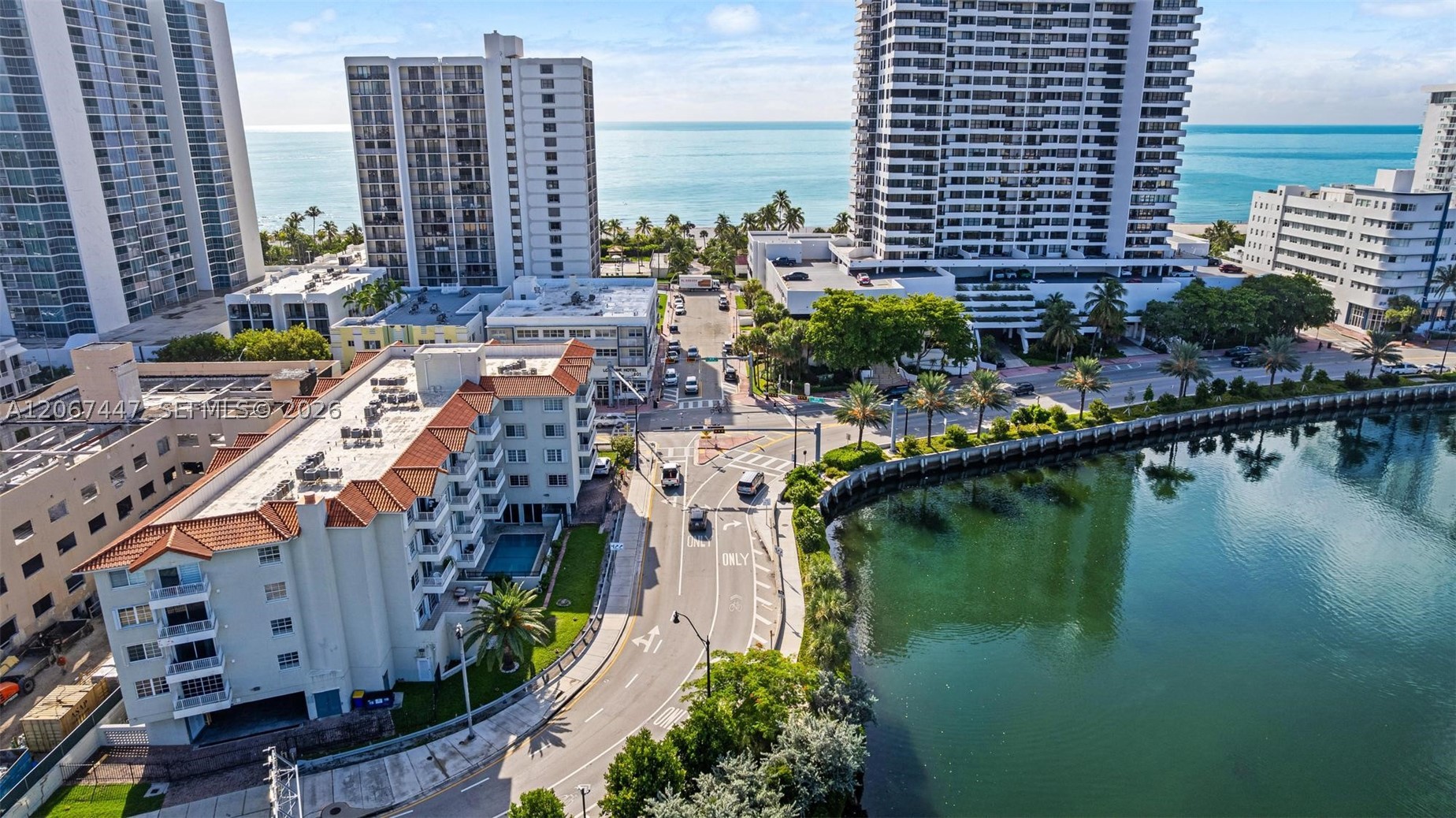 2600 Collins Ave #204