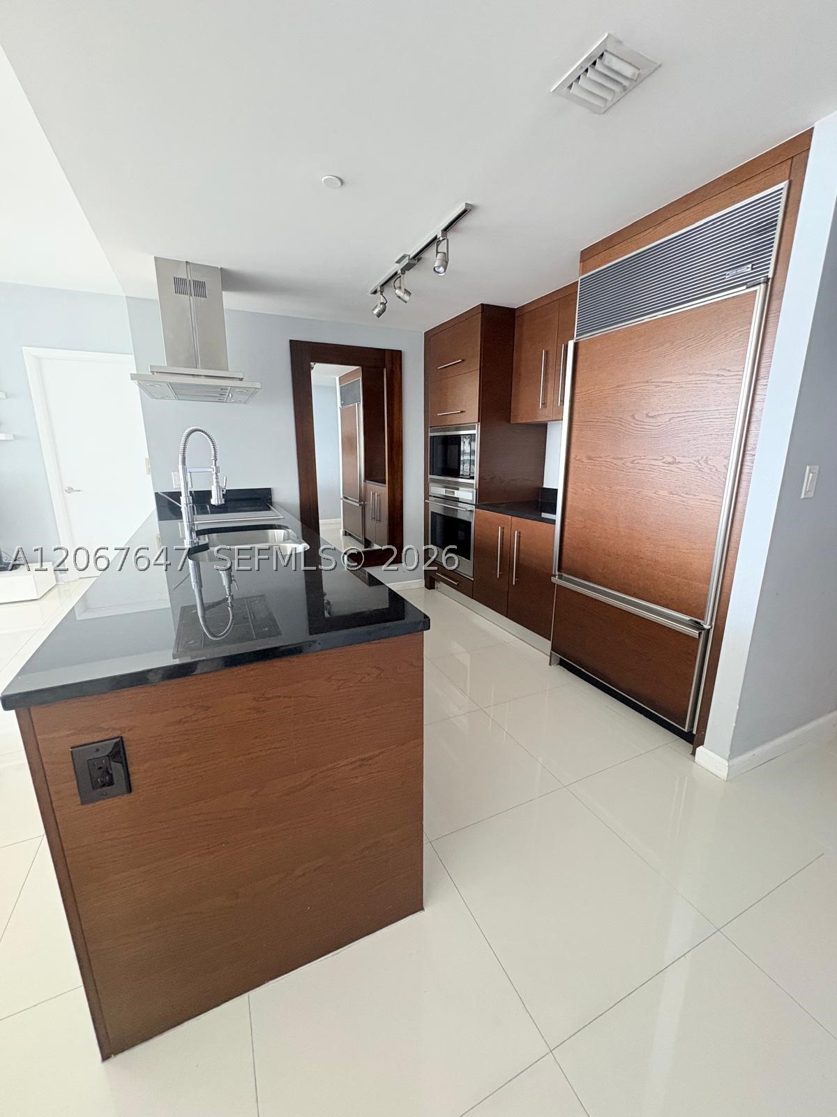 image Icon Brickell II6