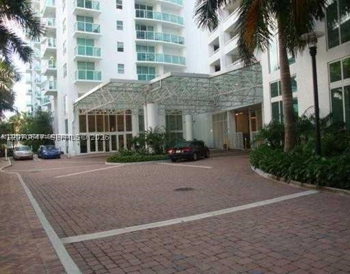 image Brickell on the River South13