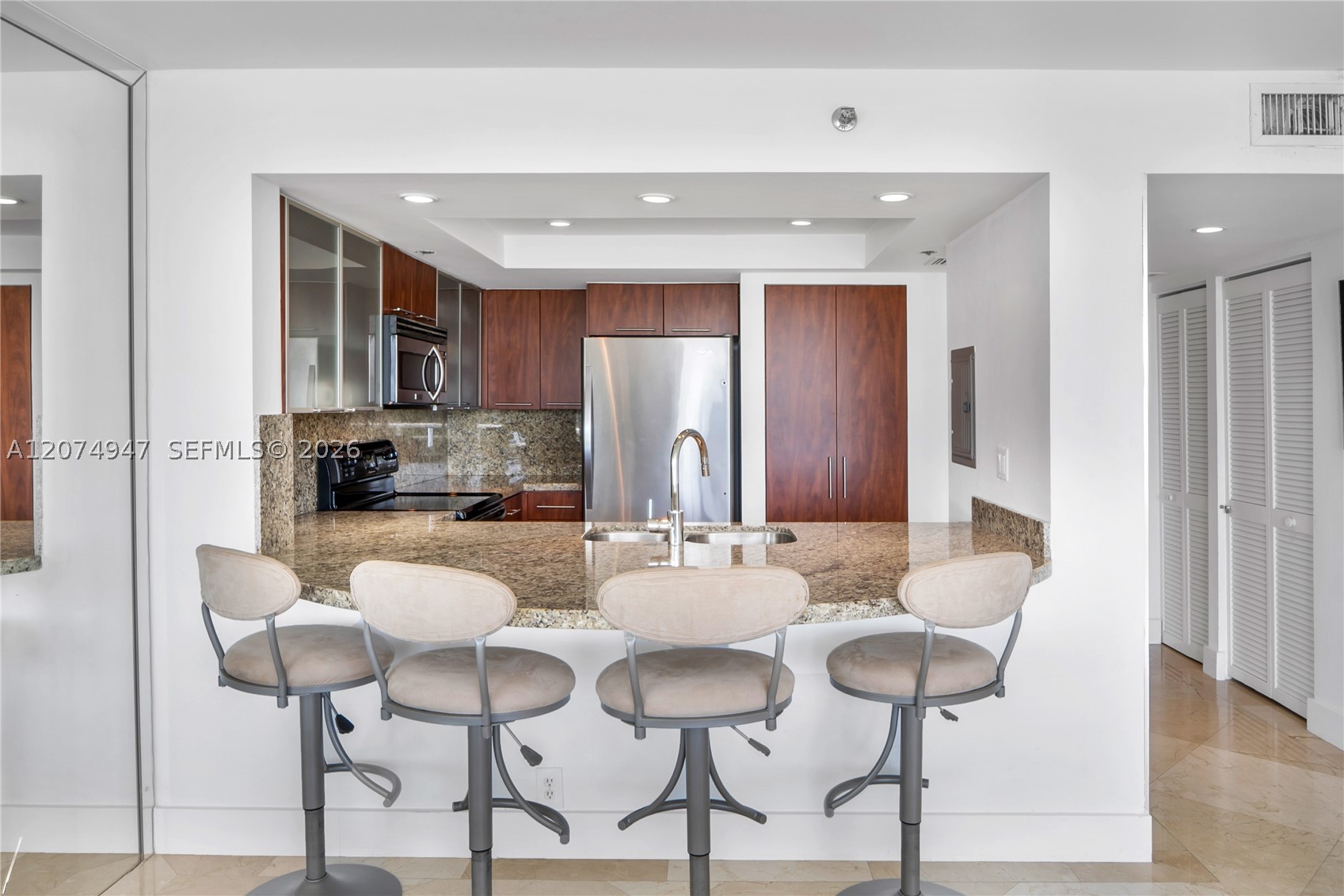 400 S Pointe Dr #505 Miami Beach, FL 33139