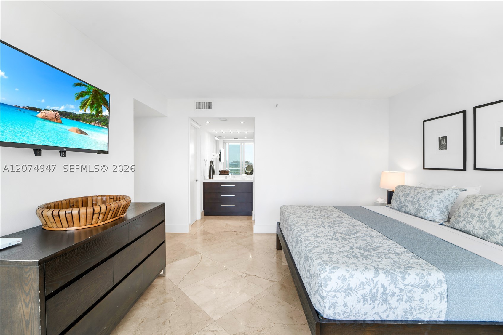 400 S Pointe Dr #505 Miami Beach, FL 33139
