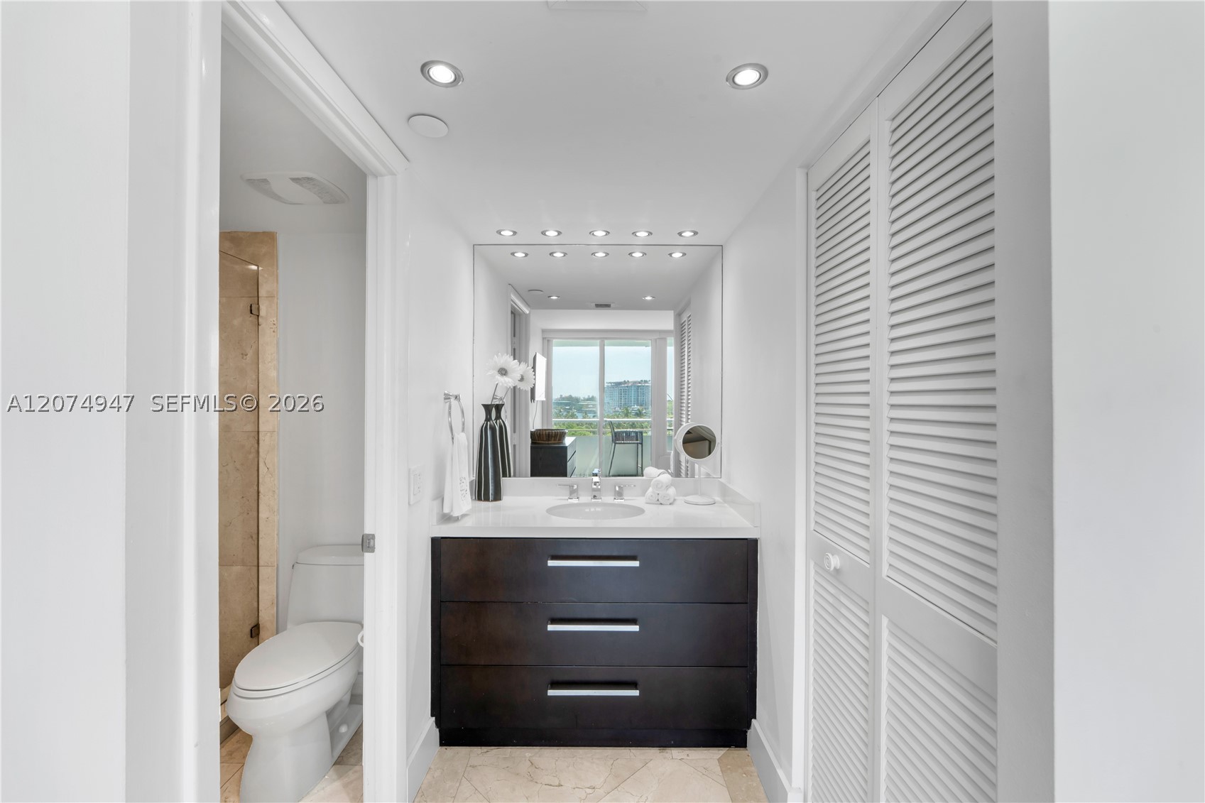 400 S Pointe Dr #505 Miami Beach, FL 33139