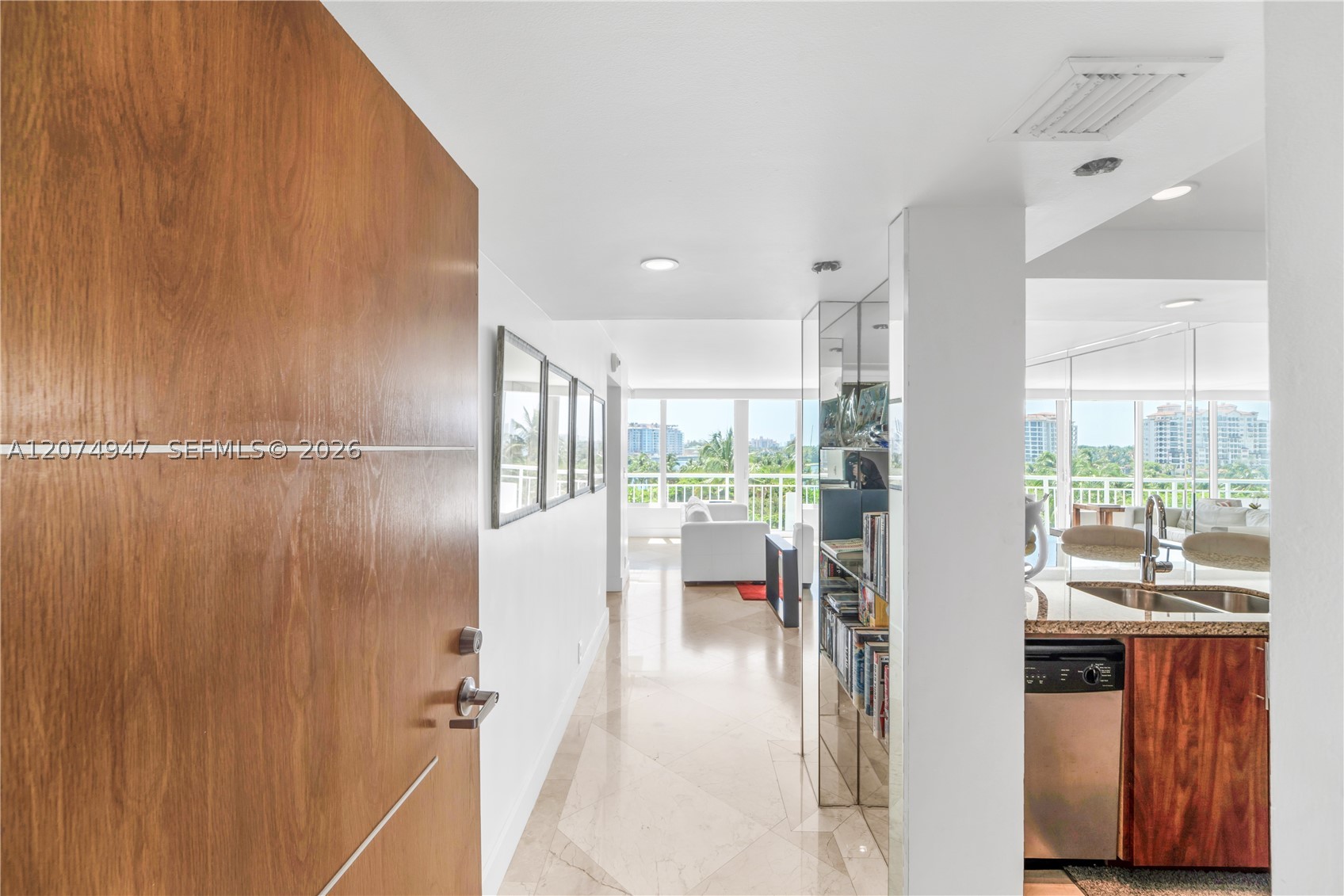 400 S Pointe Dr #505 Miami Beach, FL 33139