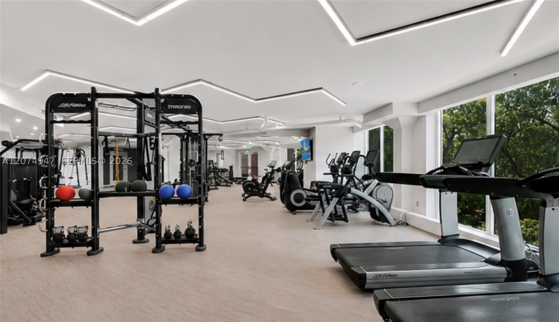 400 S Pointe Dr #505 Miami Beach, FL 33139