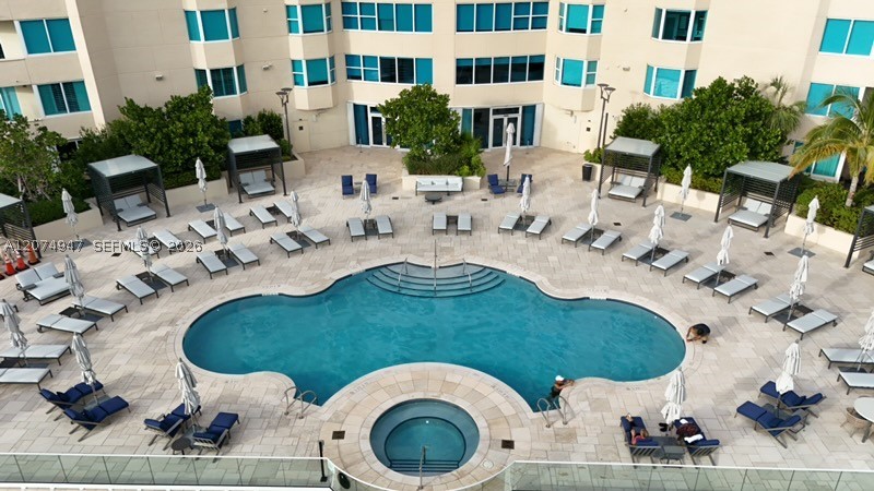 400 S Pointe Dr #505 Miami Beach, FL 33139