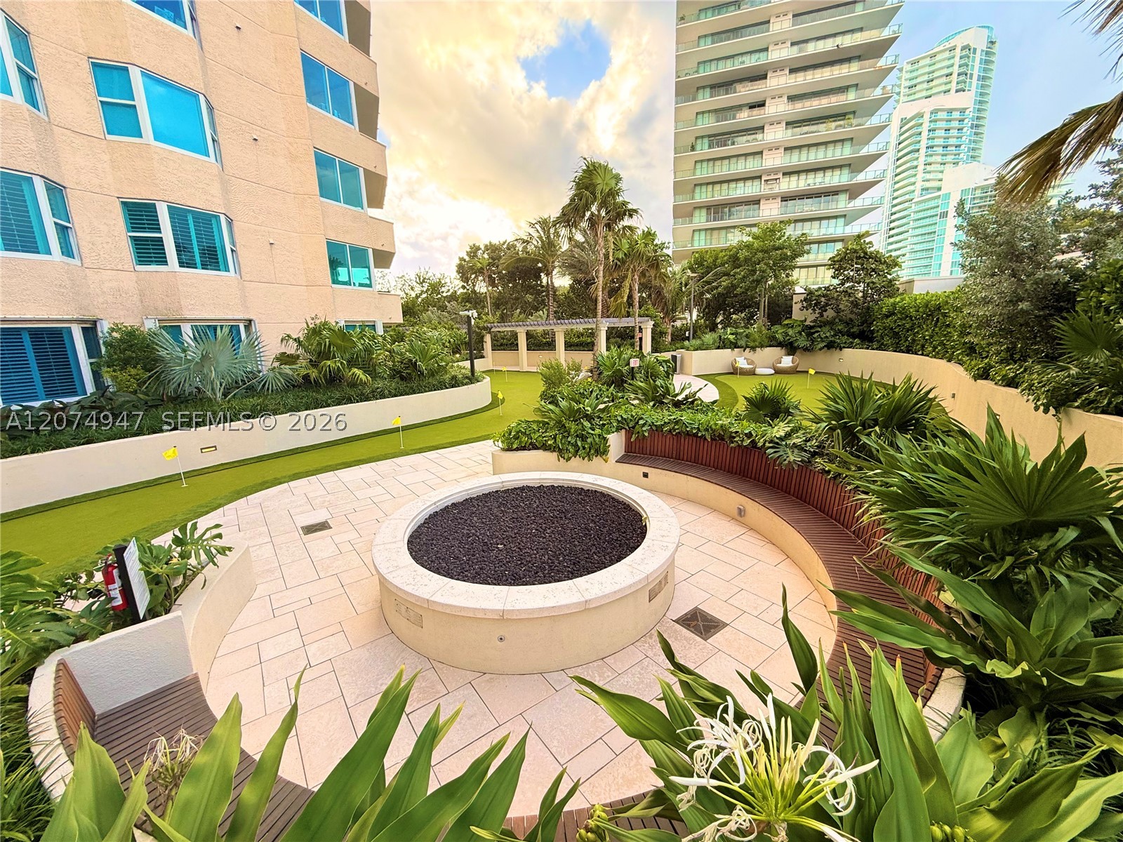 400 S Pointe Dr #505 Miami Beach, FL 33139