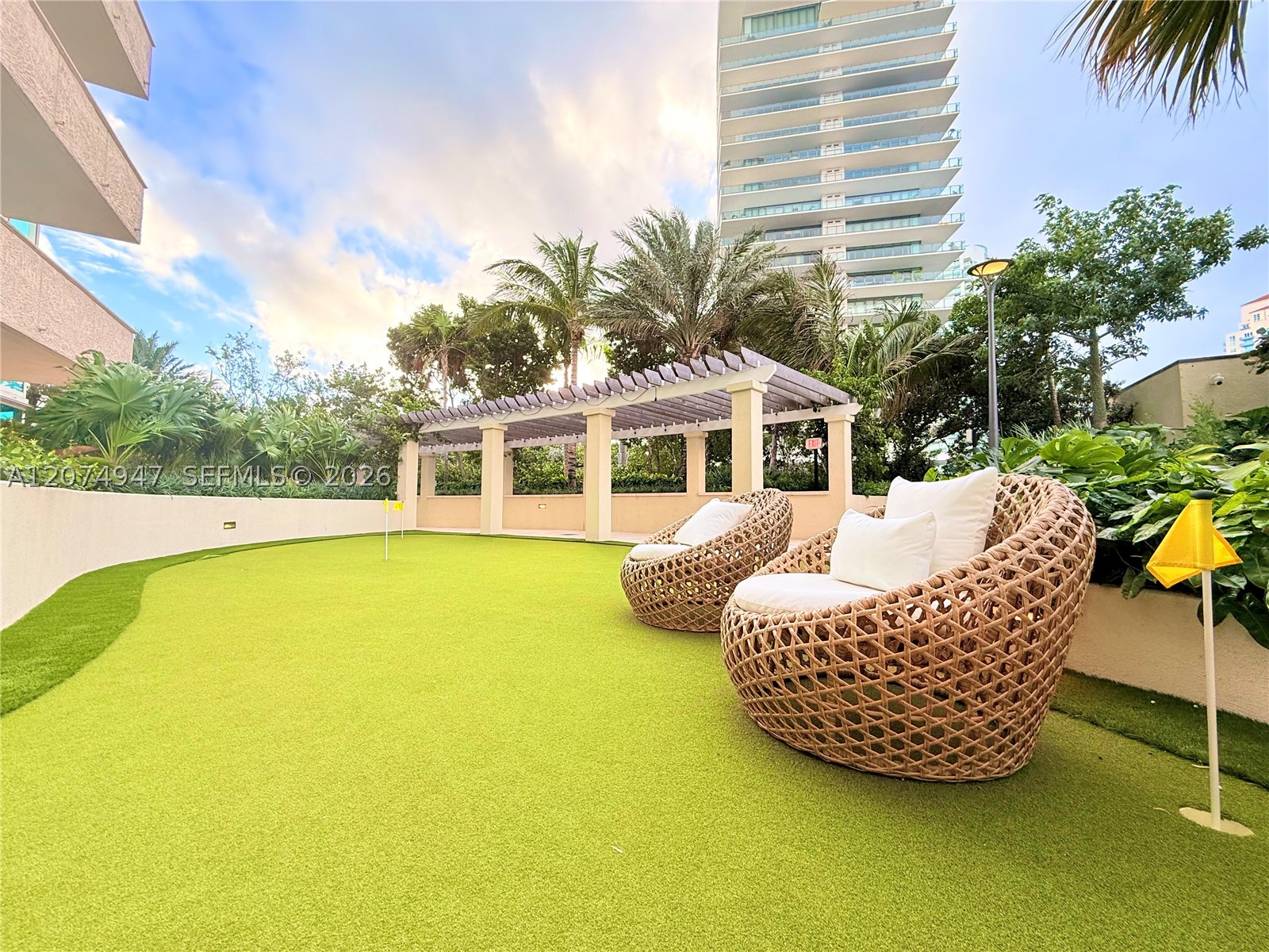 400 S Pointe Dr #505 Miami Beach, FL 33139